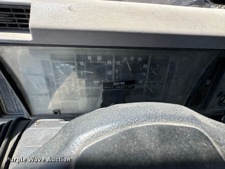 image for item DO0889 1996 International 4700 dump truck