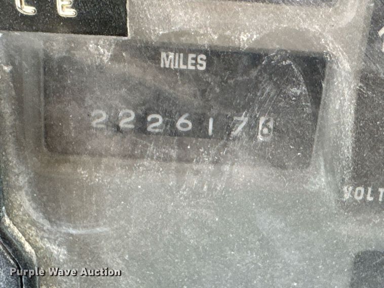 image for item DO0889 1996 International 4700 dump truck