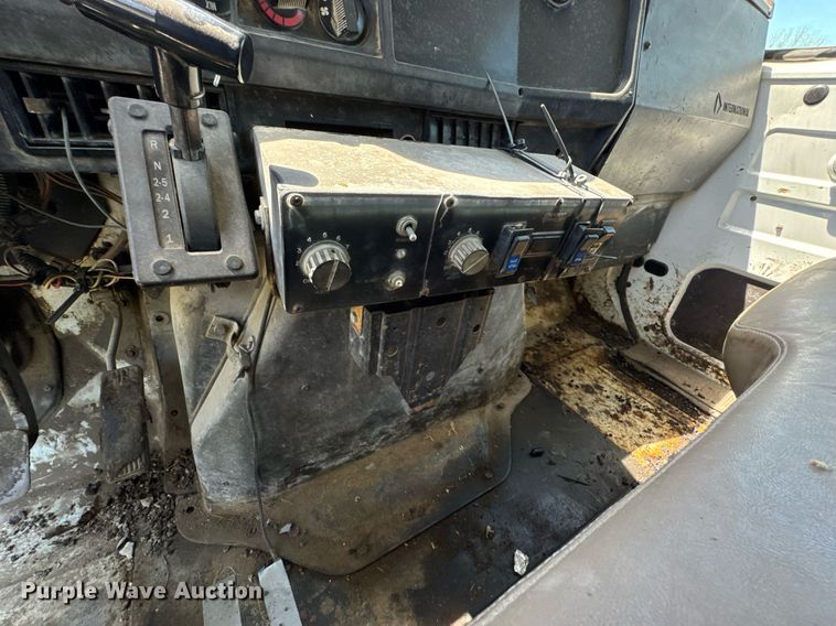 image for item DO0889 1996 International 4700 dump truck