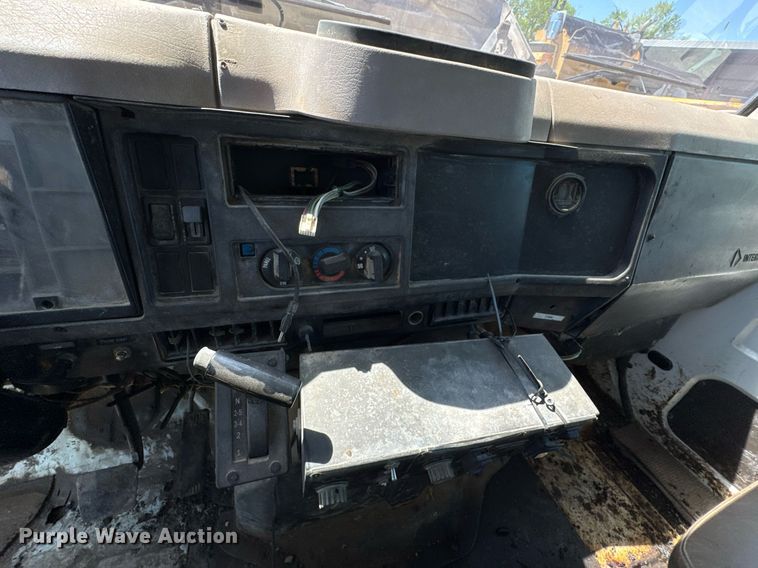 image for item DO0889 1996 International 4700 dump truck