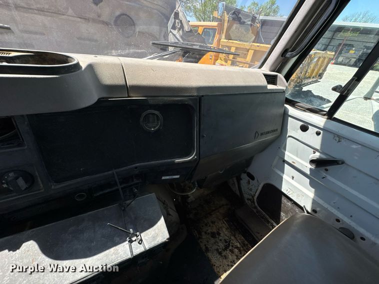 image for item DO0889 1996 International 4700 dump truck