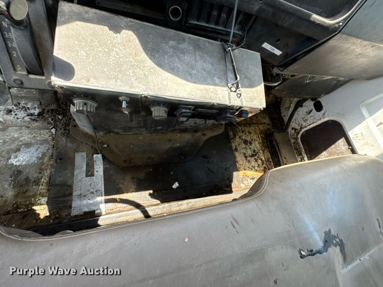 image for item DO0889 1996 International 4700 dump truck