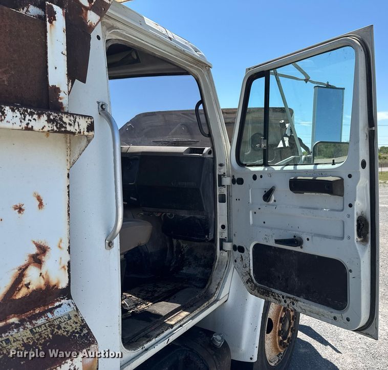 image for item DO0889 1996 International 4700 dump truck