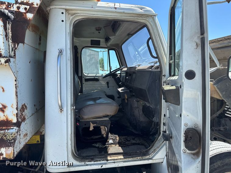 image for item DO0889 1996 International 4700 dump truck