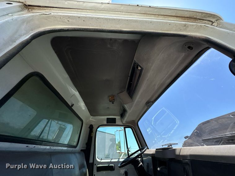 image for item DO0889 1996 International 4700 dump truck