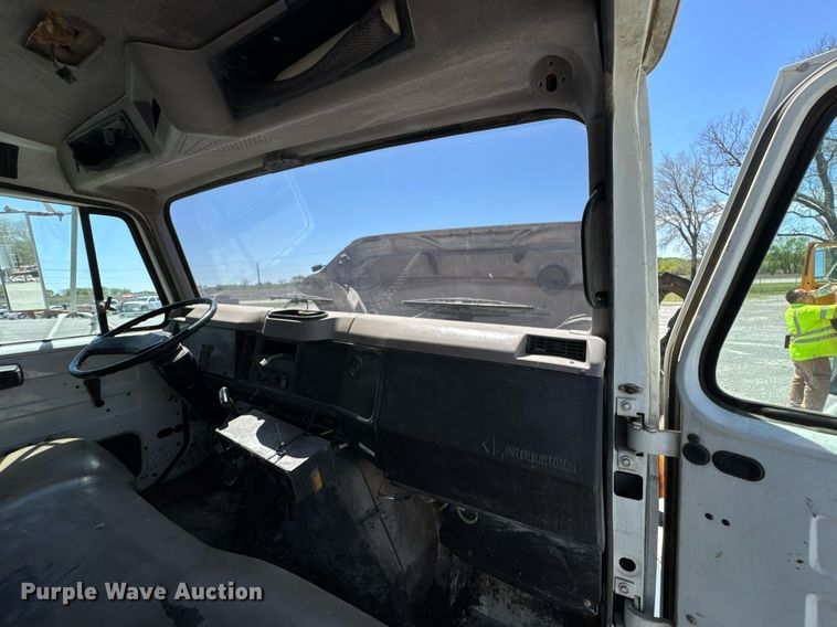 image for item DO0889 1996 International 4700 dump truck