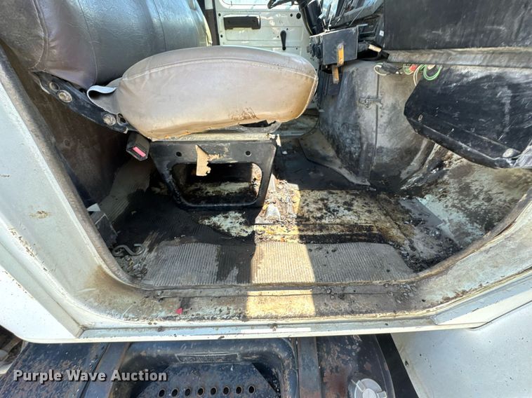 image for item DO0889 1996 International 4700 dump truck