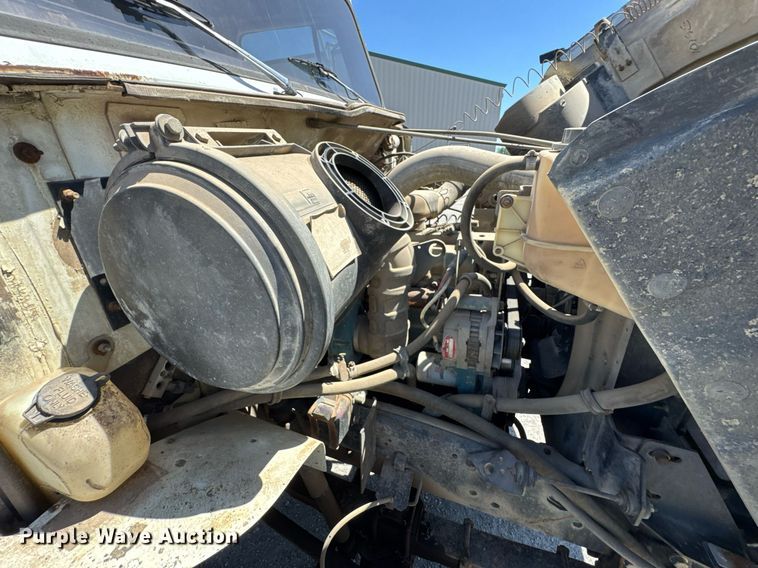 image for item DO0889 1996 International 4700 dump truck