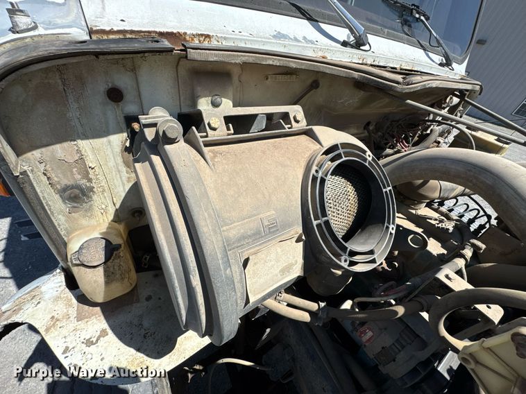 image for item DO0889 1996 International 4700 dump truck