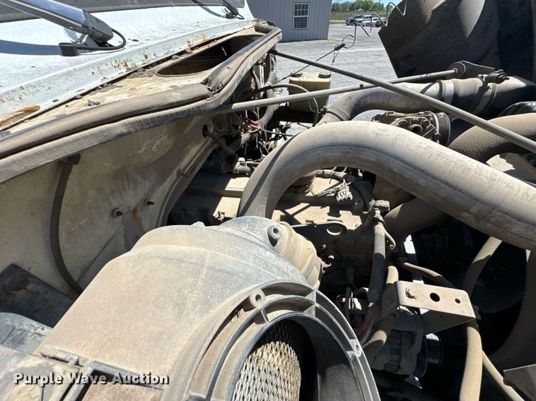 image for item DO0889 1996 International 4700 dump truck