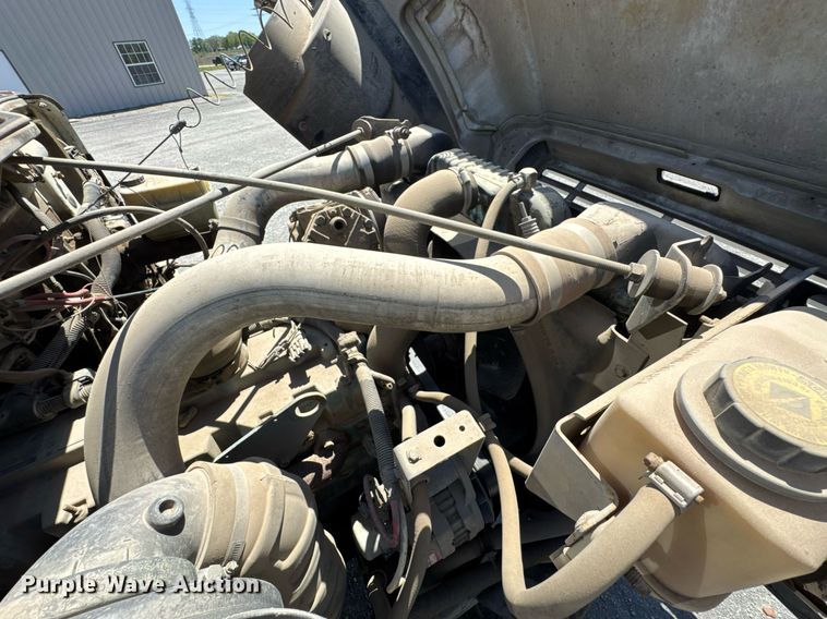 image for item DO0889 1996 International 4700 dump truck