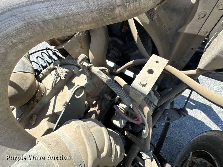 image for item DO0889 1996 International 4700 dump truck