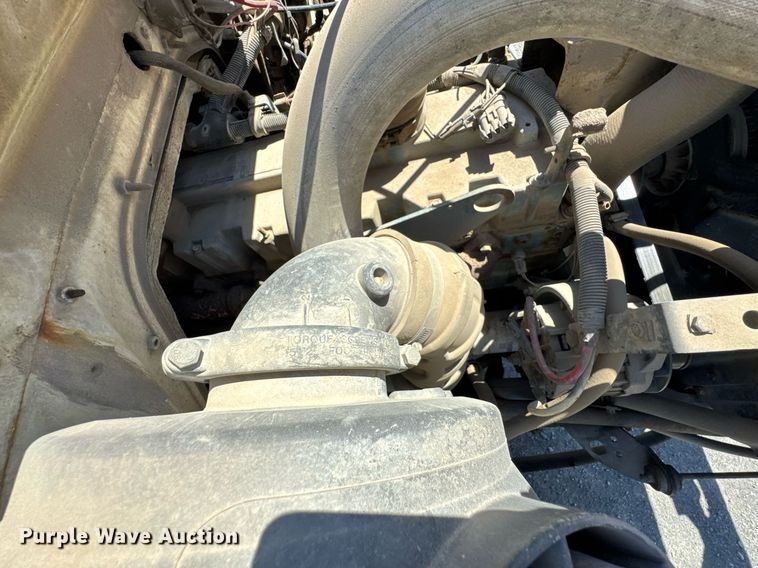 image for item DO0889 1996 International 4700 dump truck