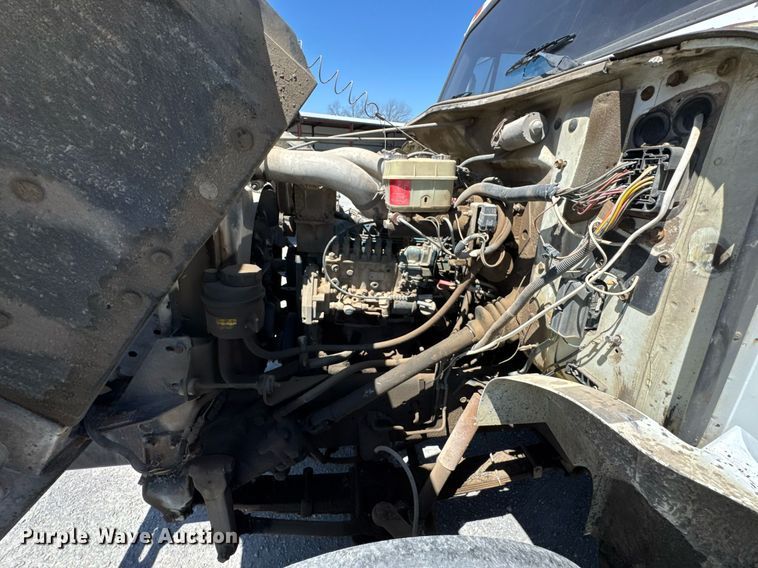 image for item DO0889 1996 International 4700 dump truck