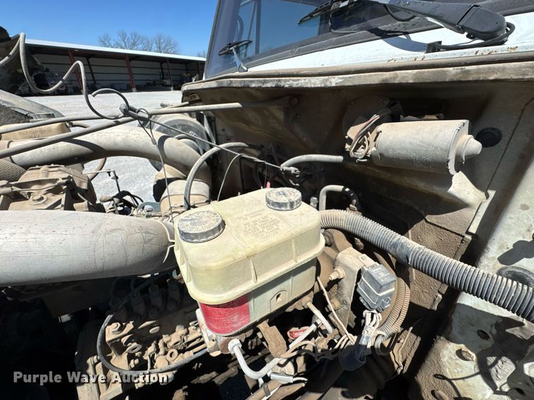 image for item DO0889 1996 International 4700 dump truck