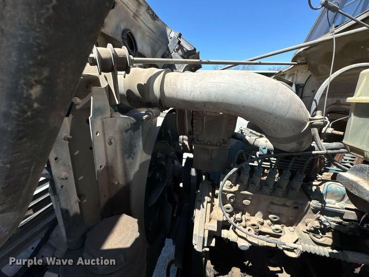 image for item DO0889 1996 International 4700 dump truck