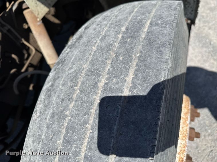 image for item DO0889 1996 International 4700 dump truck