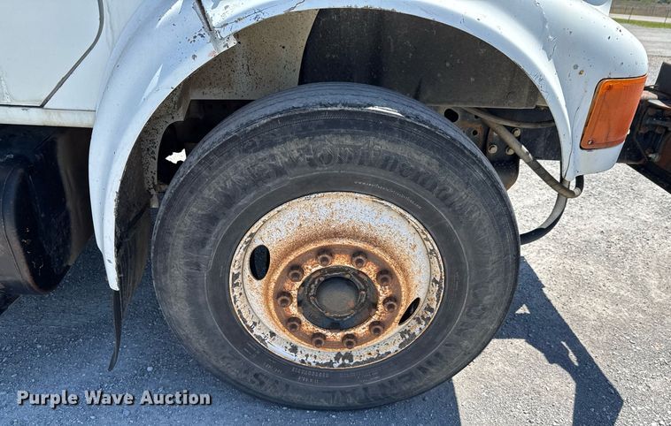 image for item DO0889 1996 International 4700 dump truck