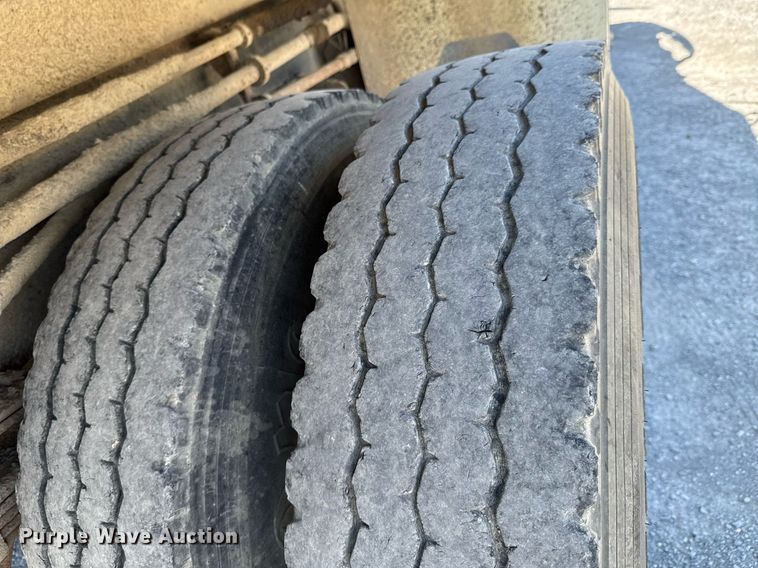 image for item DO0889 1996 International 4700 dump truck