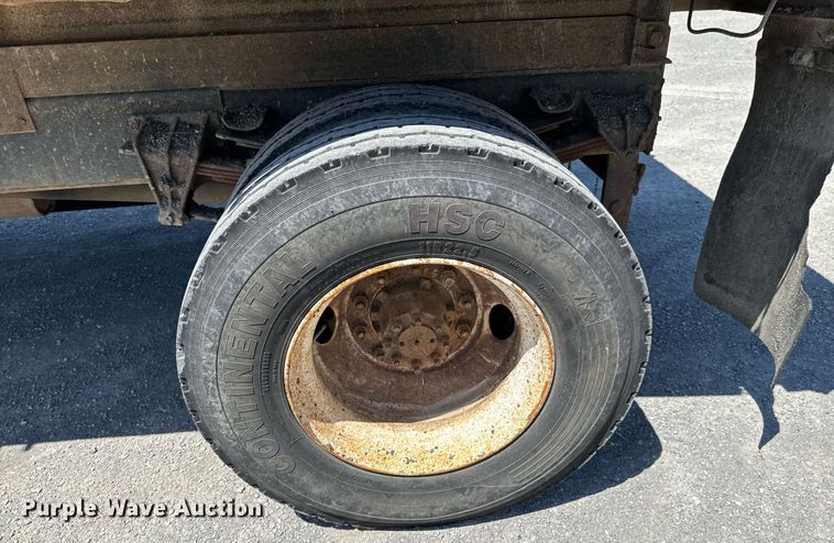 image for item DO0889 1996 International 4700 dump truck