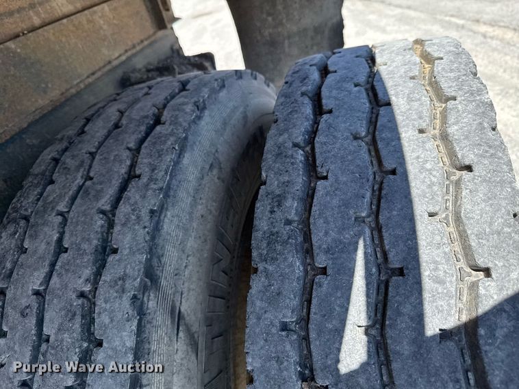 image for item DO0889 1996 International 4700 dump truck