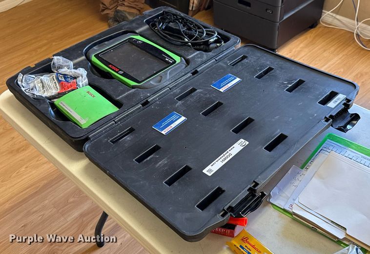 image for item DO0891 Bosch DCU 100 diagnostic scanner