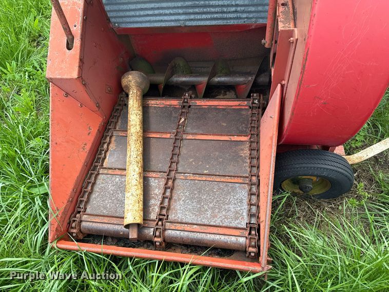 image for item DO0994 Gehl Hi-Throw FB88 silage blower