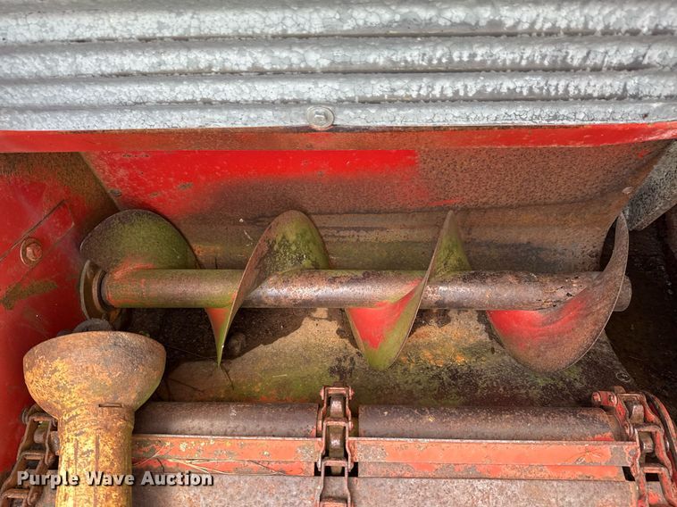 image for item DO0994 Gehl Hi-Throw FB88 silage blower