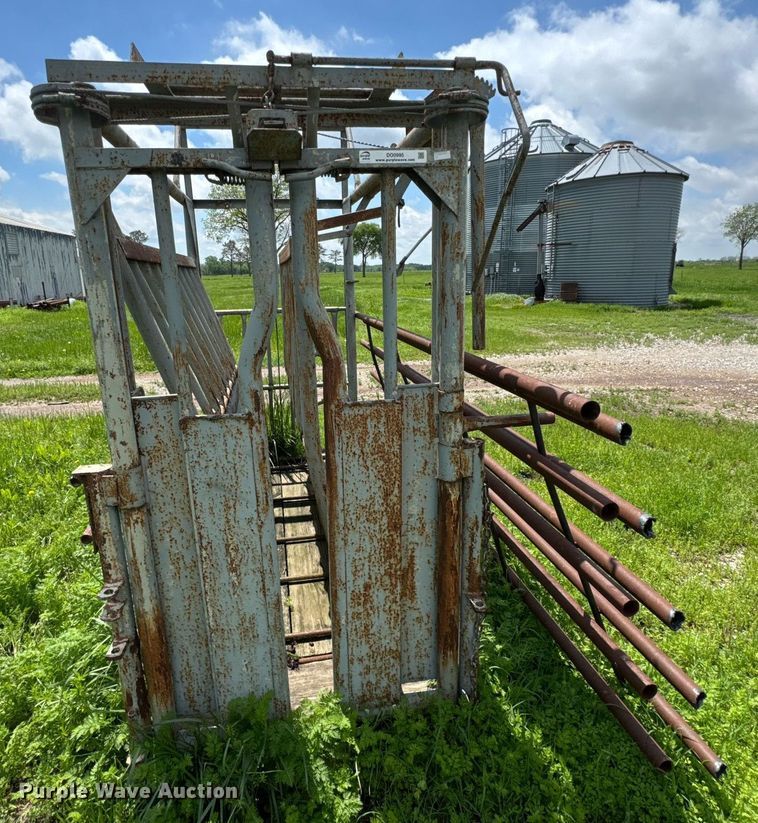 image for item DO0995 WW livestock chute