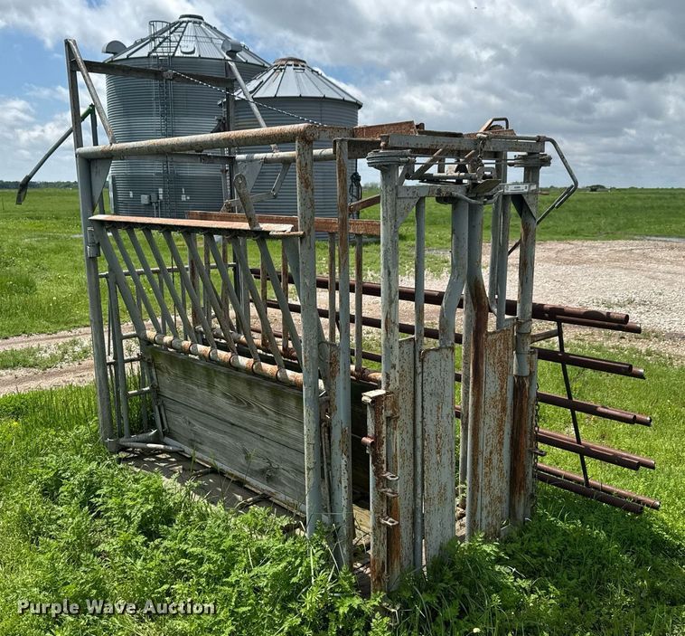 image for item DO0995 WW livestock chute