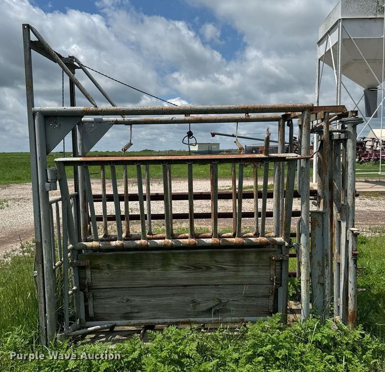 image for item DO0995 WW livestock chute
