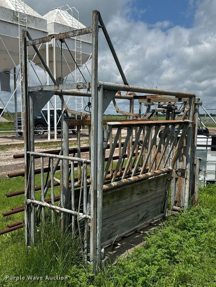 image for item DO0995 WW livestock chute