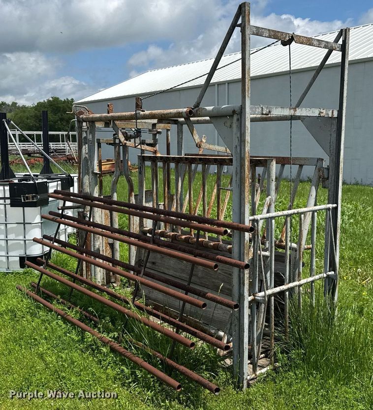 image for item DO0995 WW livestock chute