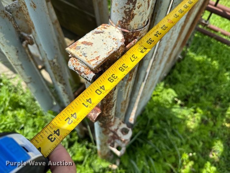 image for item DO0995 WW livestock chute