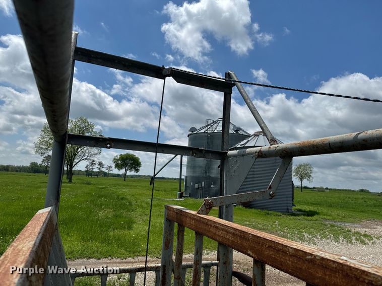 image for item DO0995 WW livestock chute