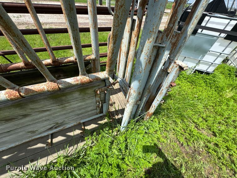 image for item DO0995 WW livestock chute