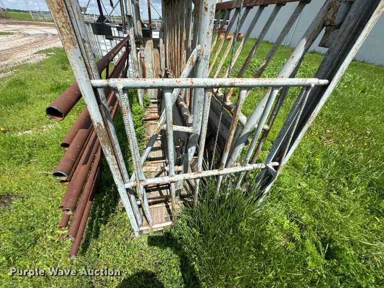 image for item DO0995 WW livestock chute