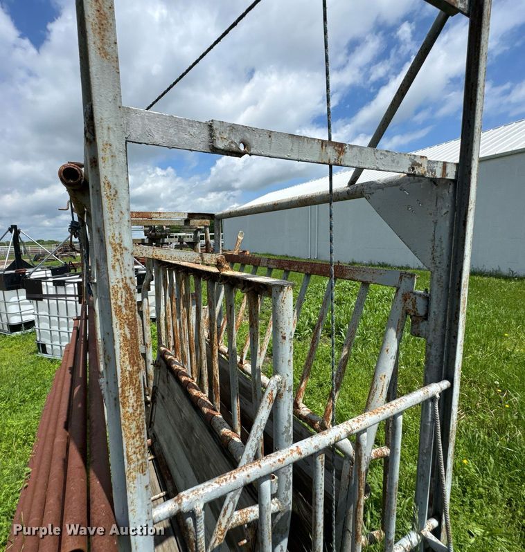 image for item DO0995 WW livestock chute