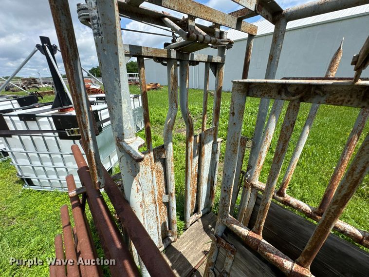image for item DO0995 WW livestock chute
