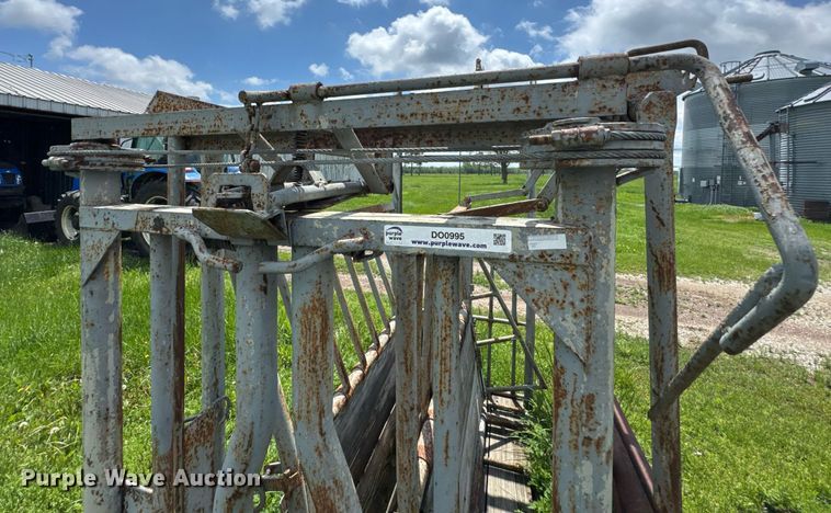 image for item DO0995 WW livestock chute