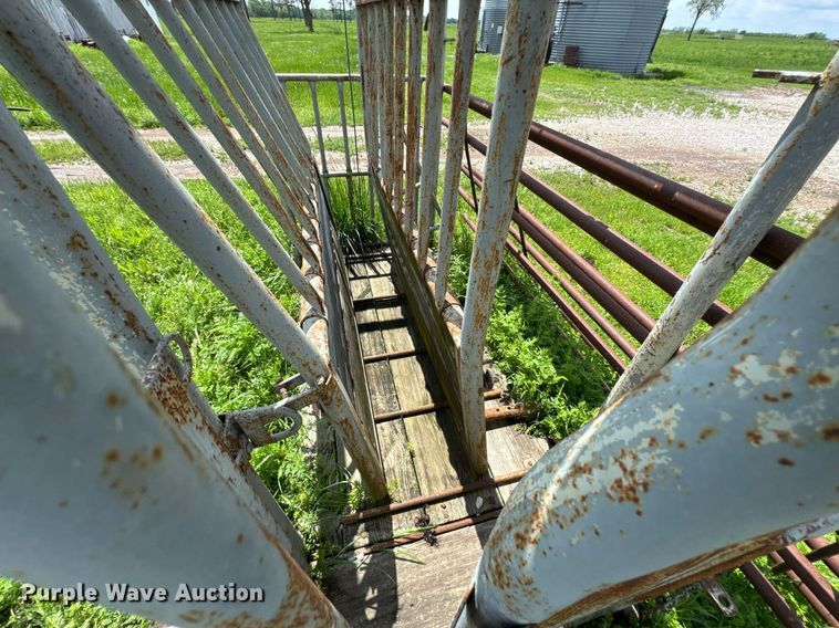 image for item DO0995 WW livestock chute