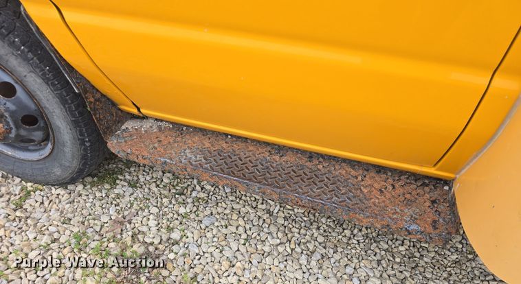 image for item DO7938 2006 Ford E450 Super Duty school bus
