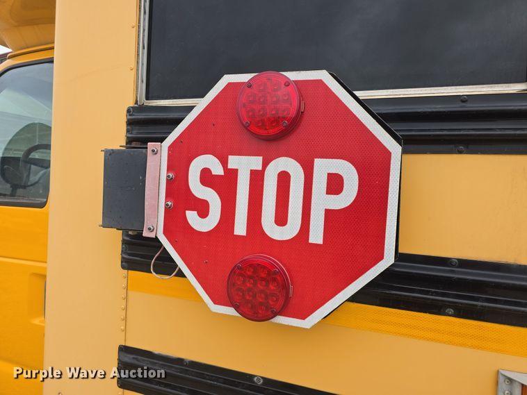 image for item DO7938 2006 Ford E450 Super Duty school bus