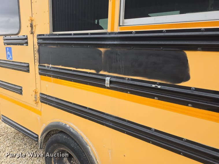 image for item DO7938 2006 Ford E450 Super Duty school bus