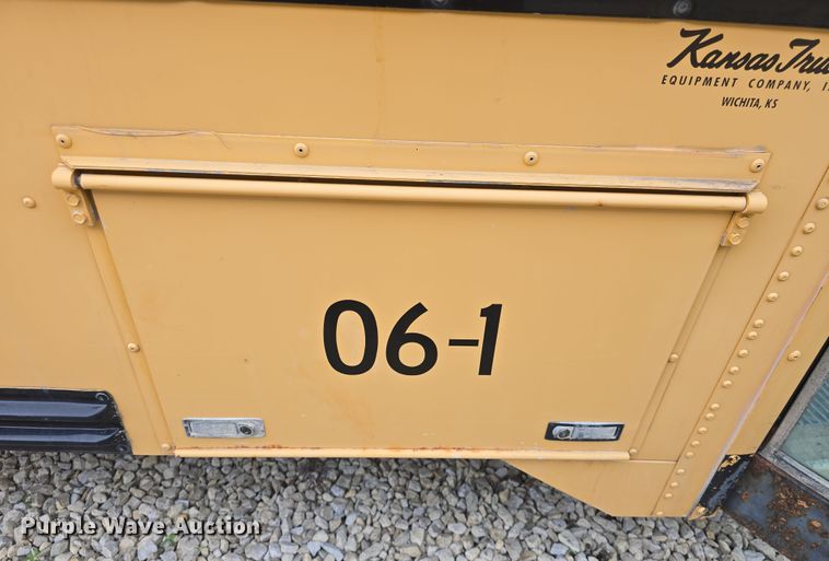 image for item DO7938 2006 Ford E450 Super Duty school bus