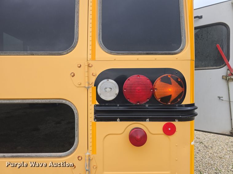 image for item DO7938 2006 Ford E450 Super Duty school bus