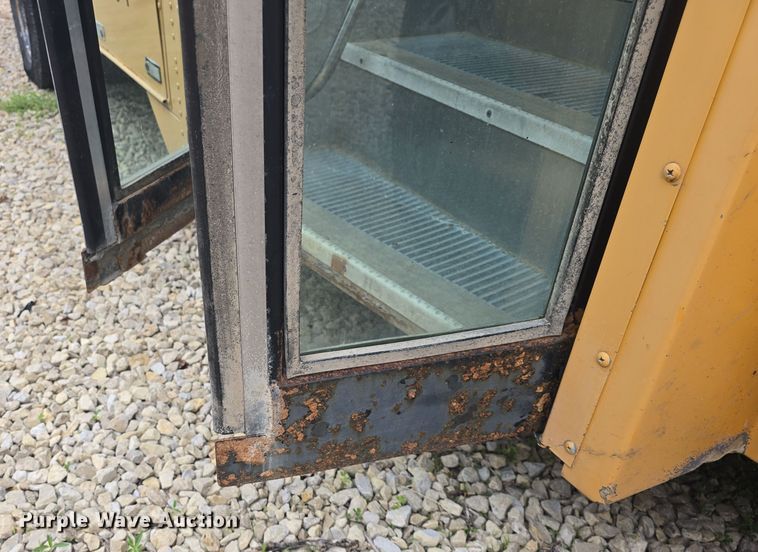 image for item DO7938 2006 Ford E450 Super Duty school bus