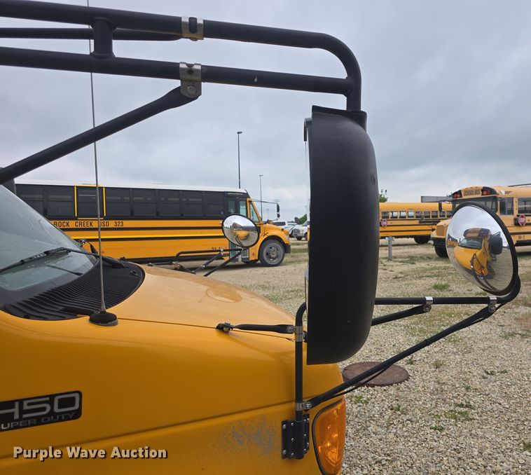 image for item DO7938 2006 Ford E450 Super Duty school bus