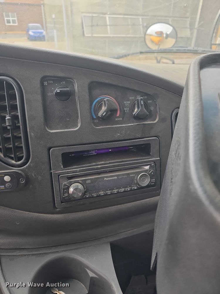 image for item DO7938 2006 Ford E450 Super Duty school bus