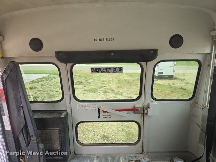 image for item DO7938 2006 Ford E450 Super Duty school bus